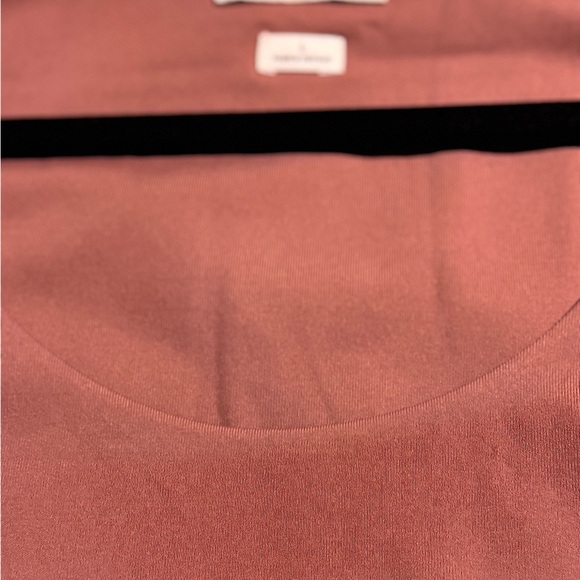 Aritzia Contour Scoopneck top new with tags - Picture 4 of 4